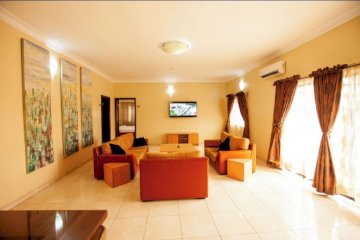 Spacious Room for Double Guess